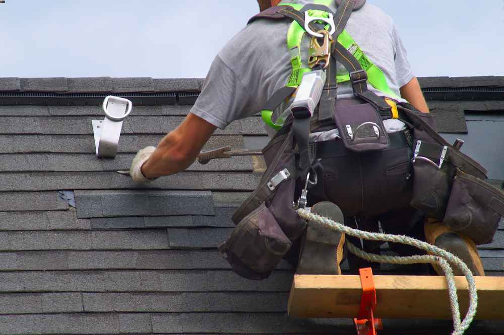 Roof maintenance in Atlanta to protect against summer storm